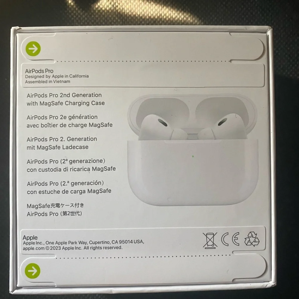 Apple AirPods 2nd Generation with Charging Case in White - Picture 4 of 4
